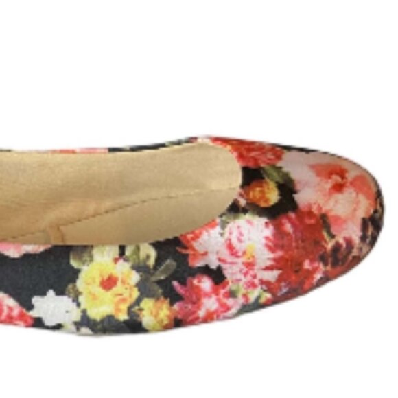 Flowered Slip On Shoes (1302-4) - Picture 1 of 3